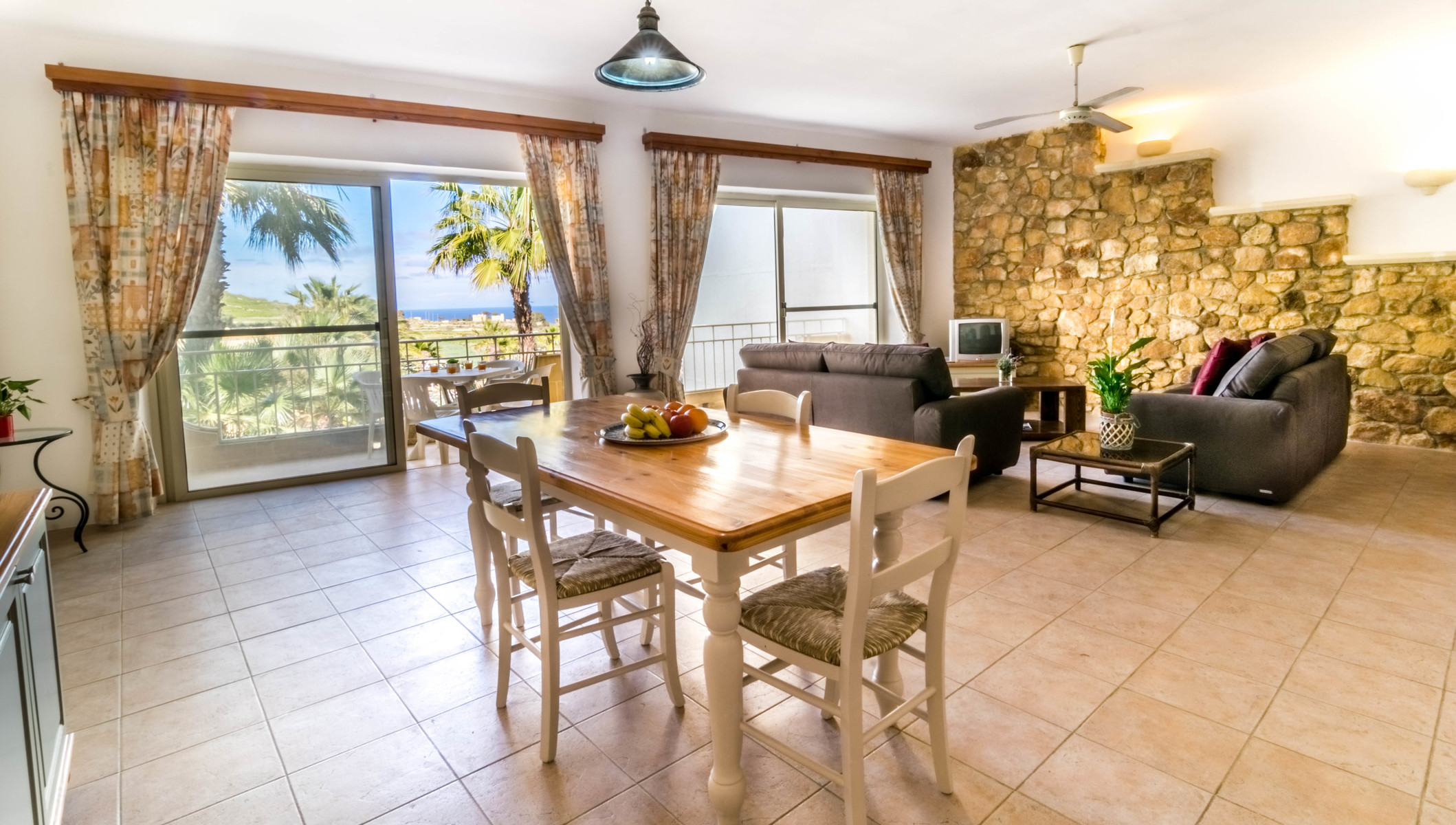 Ta' Frenc Apartments-Dvosoban apartman trpezarija.jpg