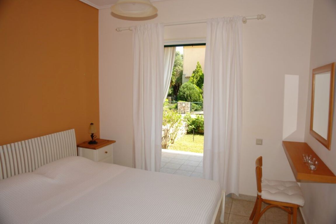 Barbati Bay Apartments Corfu-Jednosoban apartman spavaca soba.jpg