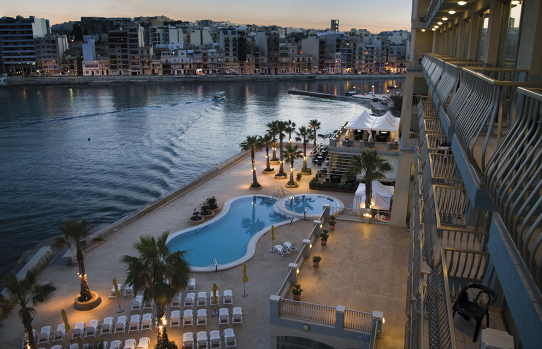 Hotel Cavalieri-Nocni izgled.jpg