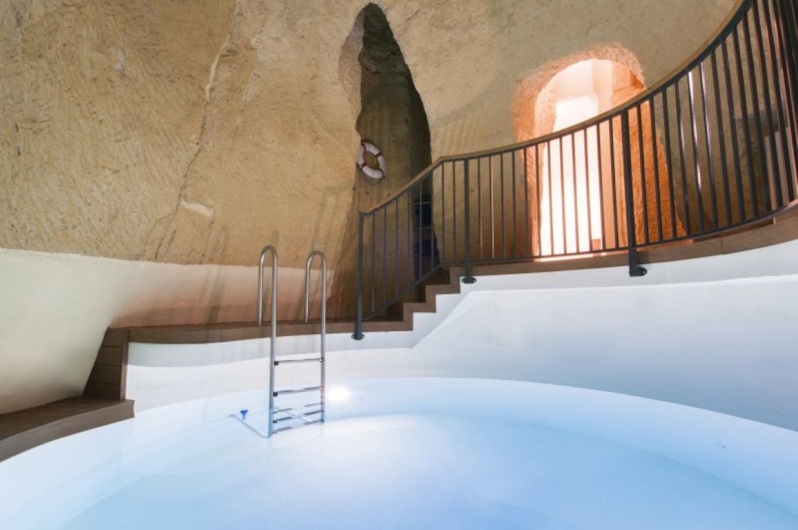 Hotel La Falconeria-Bazen.jpg