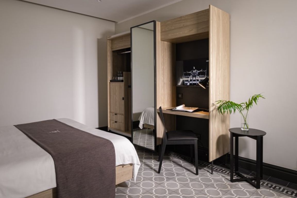 Hotel La Falconeria-Standardna Large soba.jpg