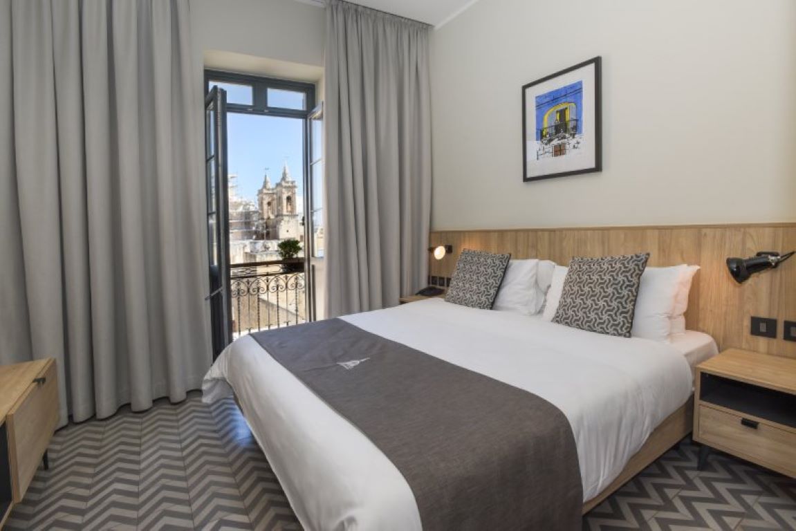 La Falconeria Hotel-Standardna soba balkon.jpg