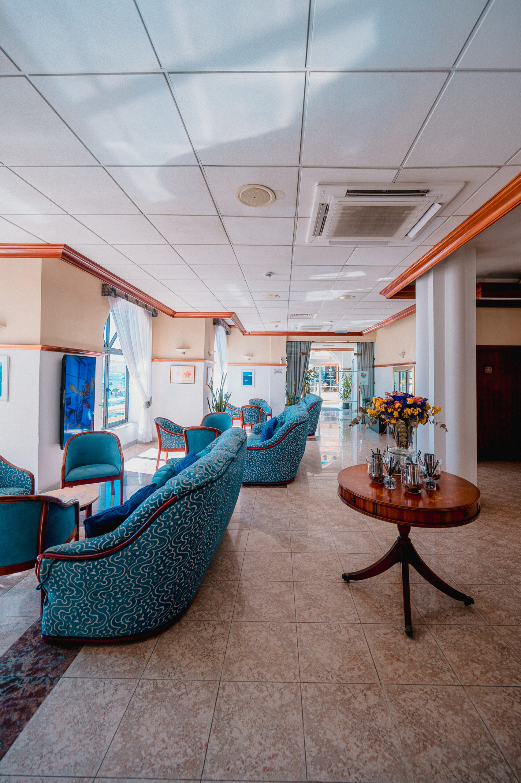 Hotel Gillieru-Lobby.jpg