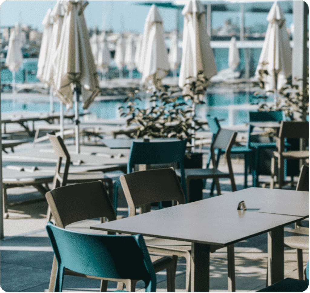 Sliema Hotel by ST Hotels-Bar pored bazena.png