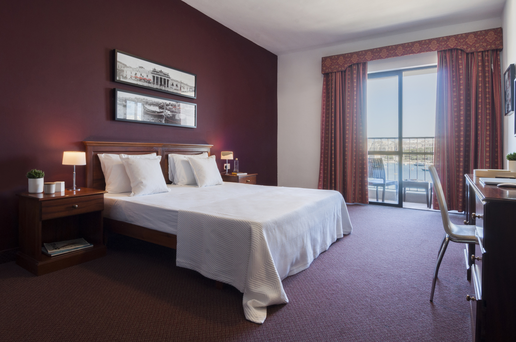 Sliema Hotel by ST Hotels-Standardna soba pogled more.jpg