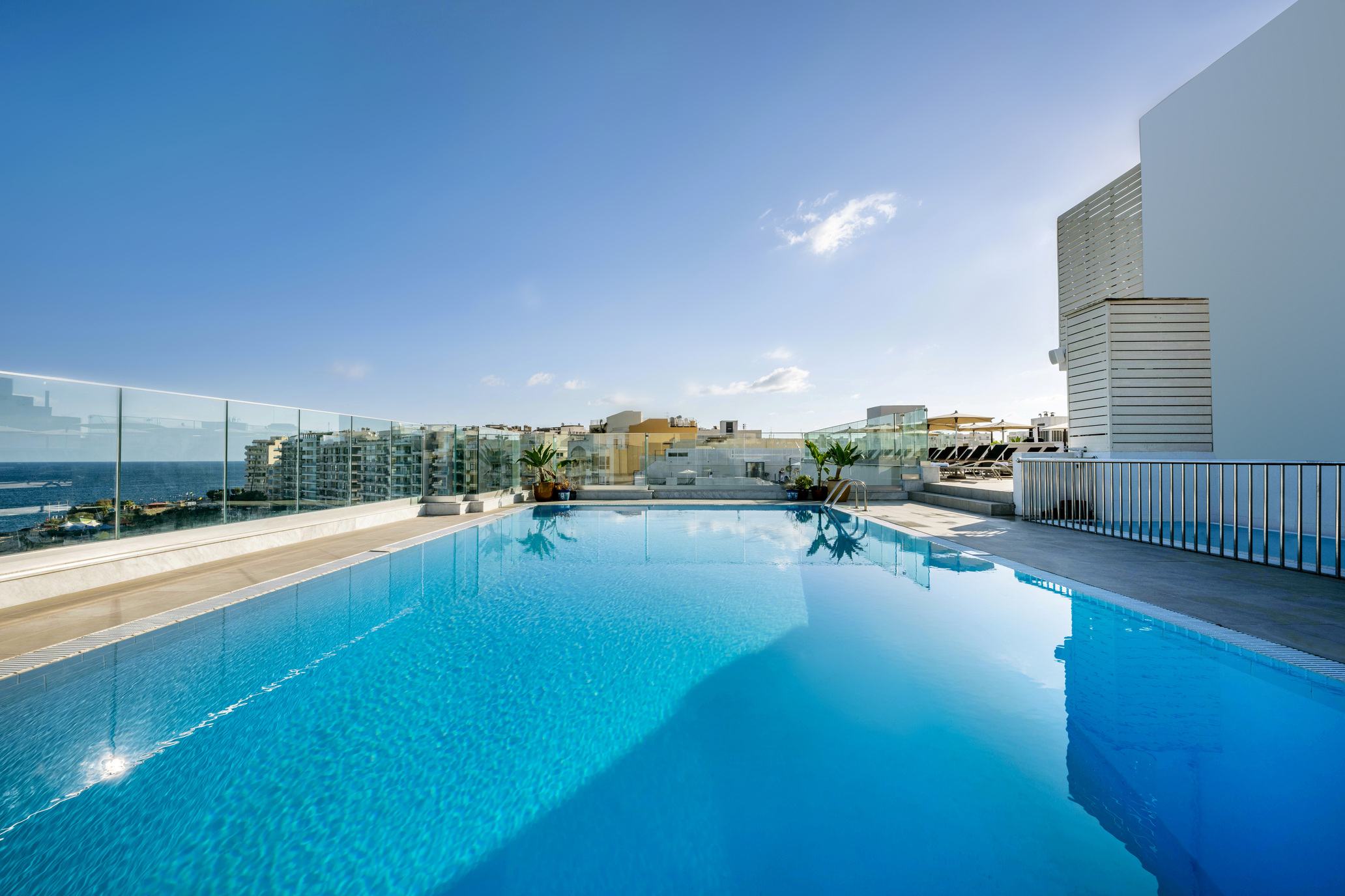 Plaza Regency Hotel-Bazen.jpg