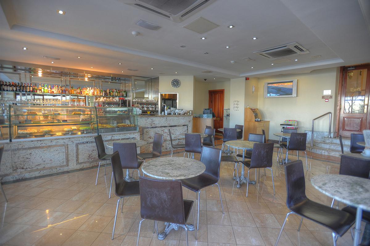 Plaza Regency Hotel Suites-Kafe bar.jpg
