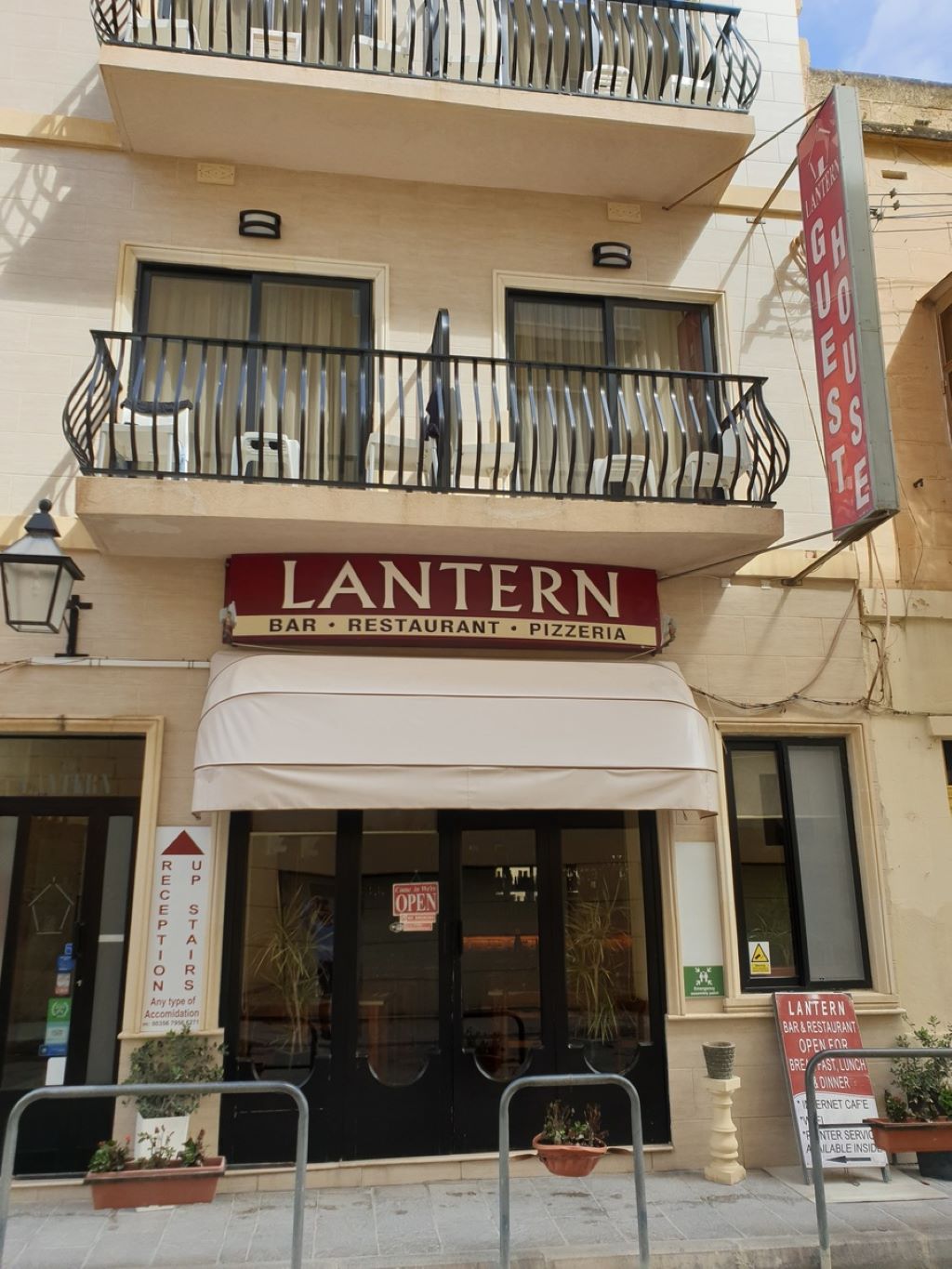 Lantern Guest House-Ulaz u hotel.jpg
