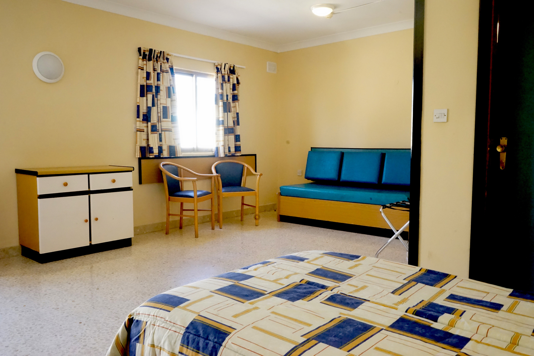 St George's Park Hotel-Trokrevetna soba.jpg