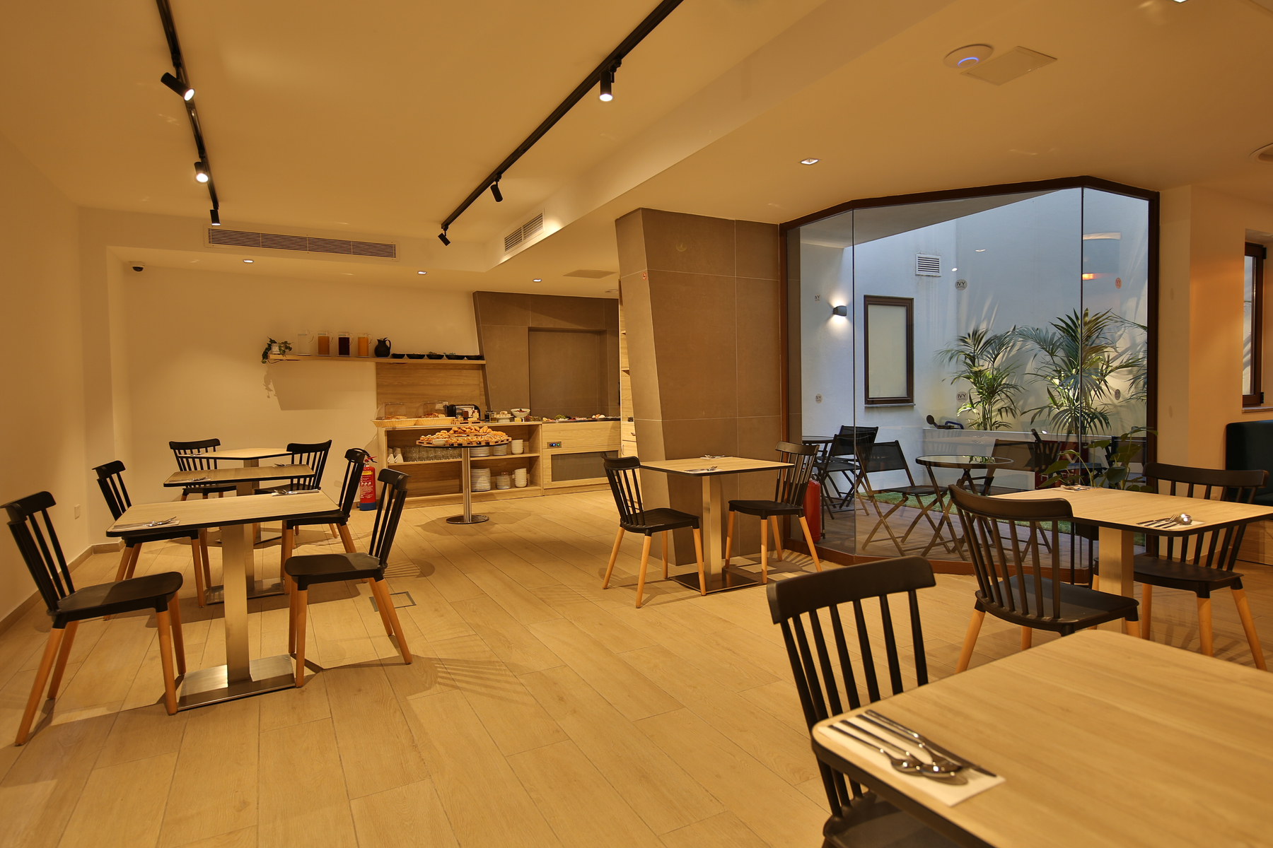 Ivy Hotel-Restoran.jpg