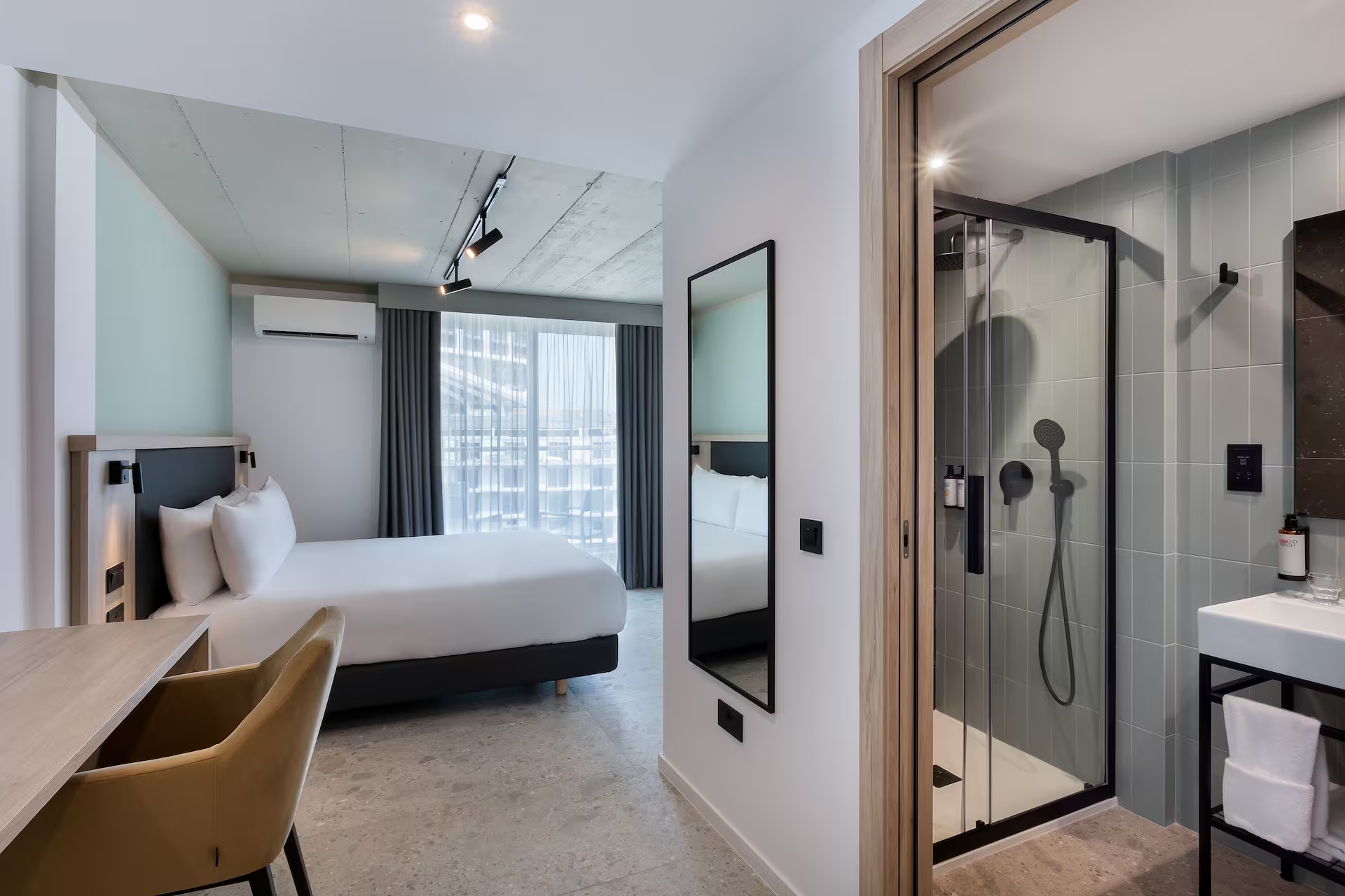 Hotel Mistral St. Julian's Affiliated by Melia-Standard King soba.jpg