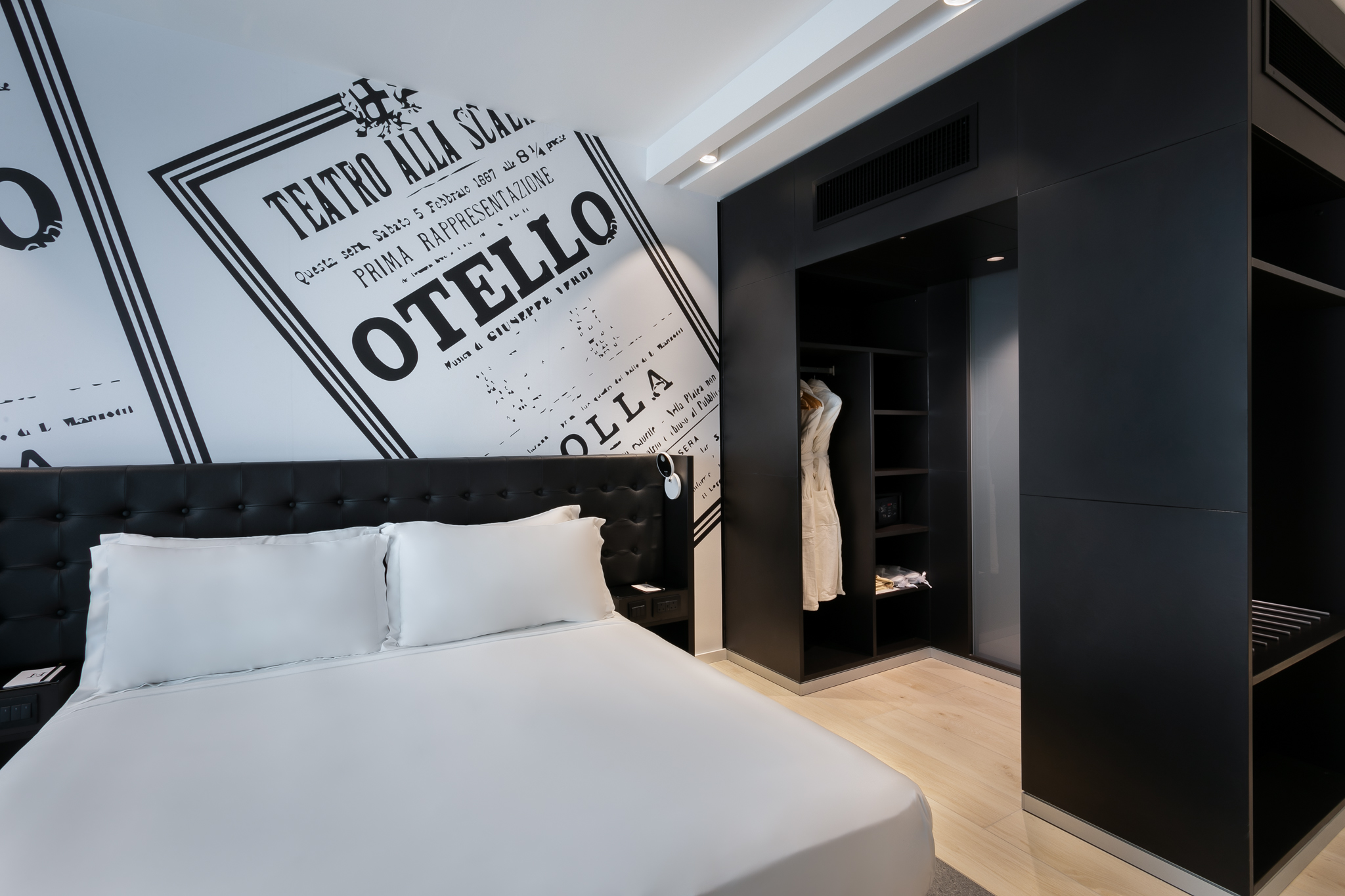 Hotel Verdi-Deluxe soba delimican pogled more.jpg