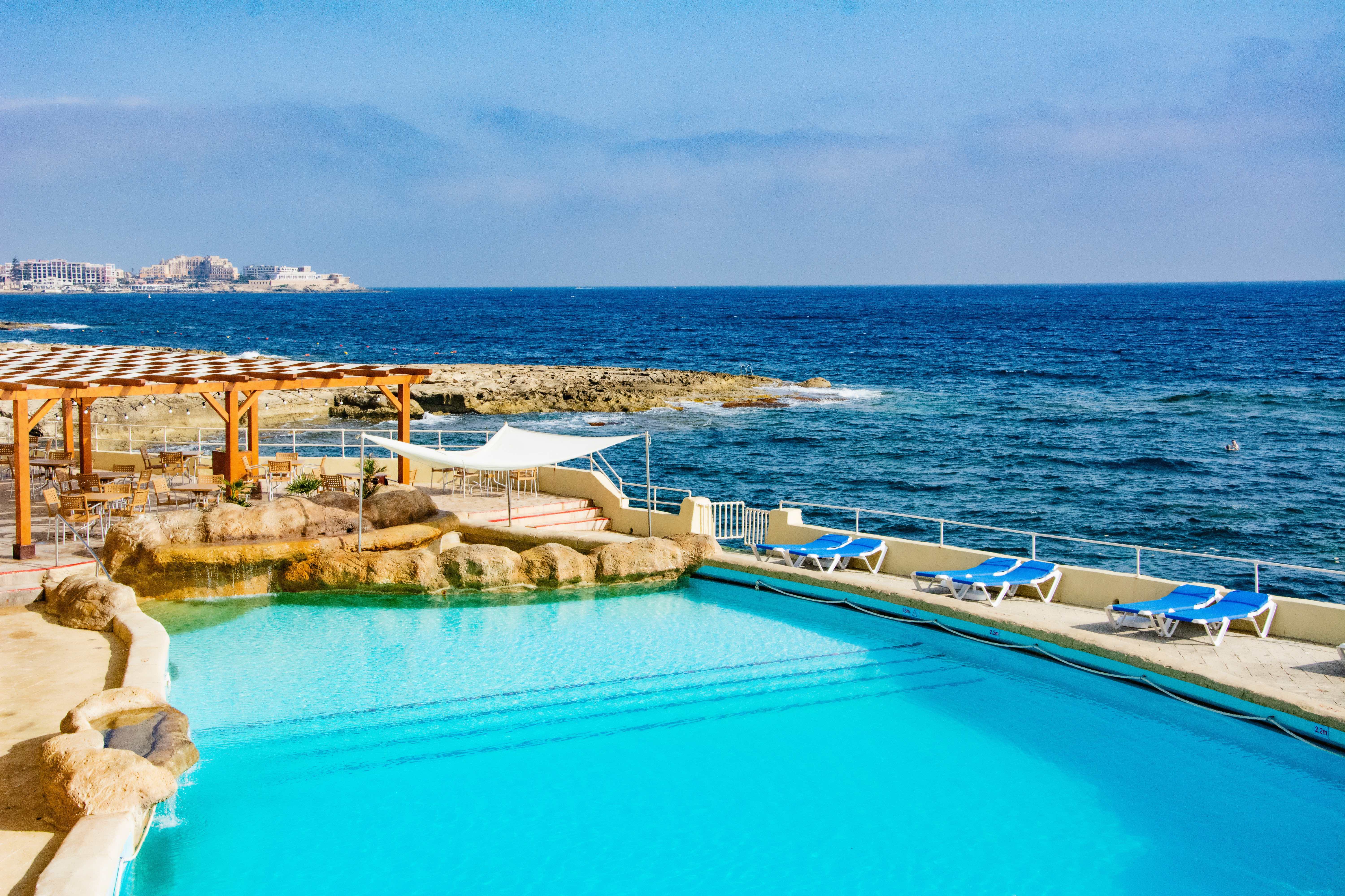 Preluna Hotel-Bazen.jpg