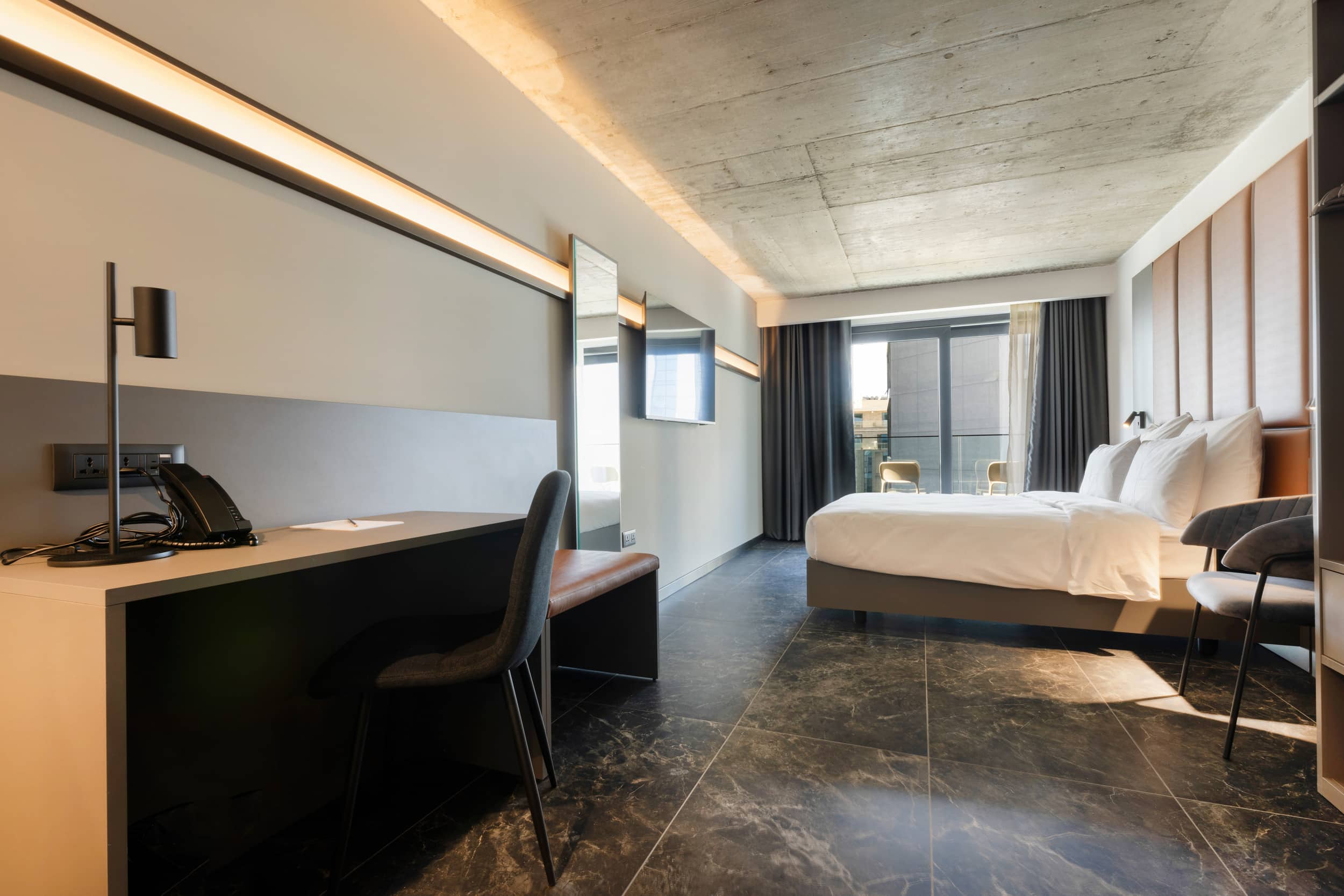 The Londoner Hotel Sliema-Deluxe soba.jpg
