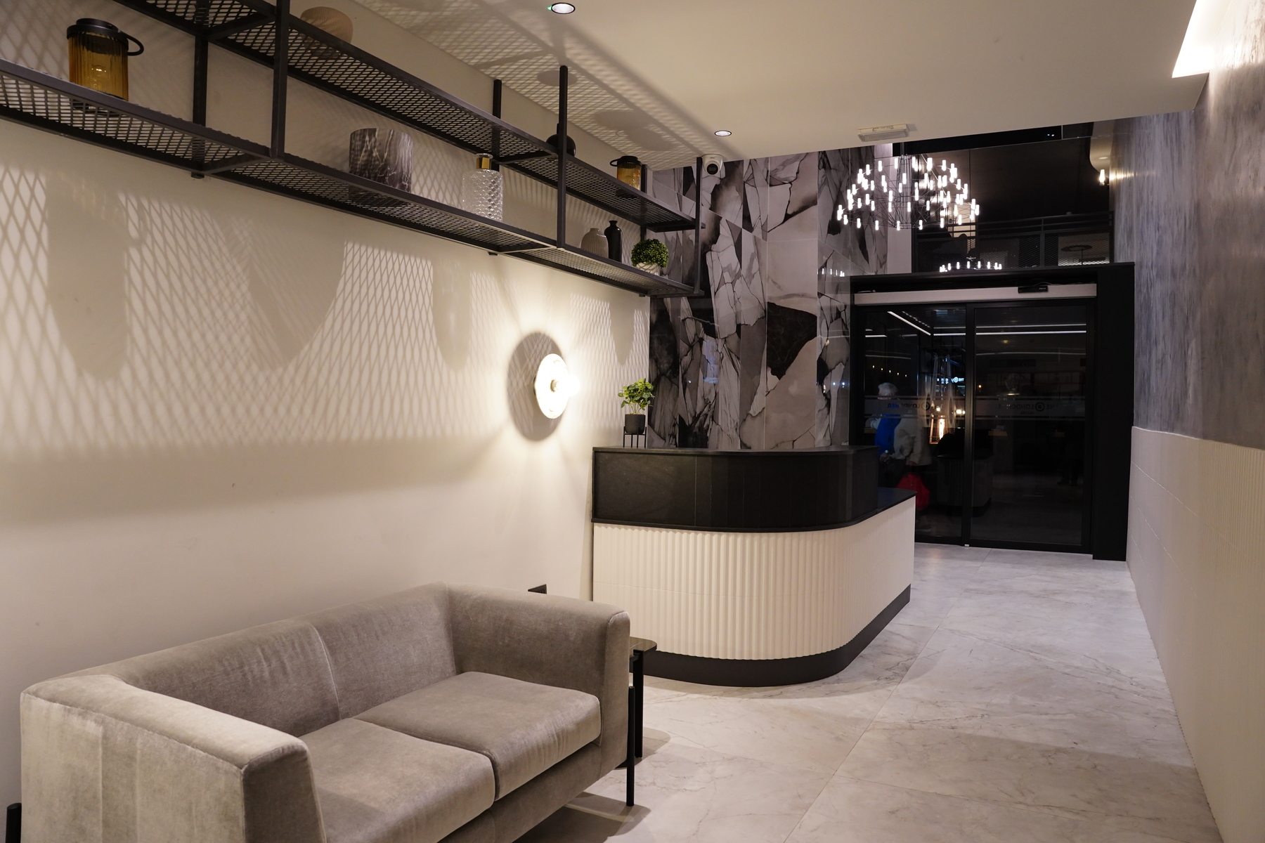 The Londoner Hotel Sliema-Enterijer hotela.jpg