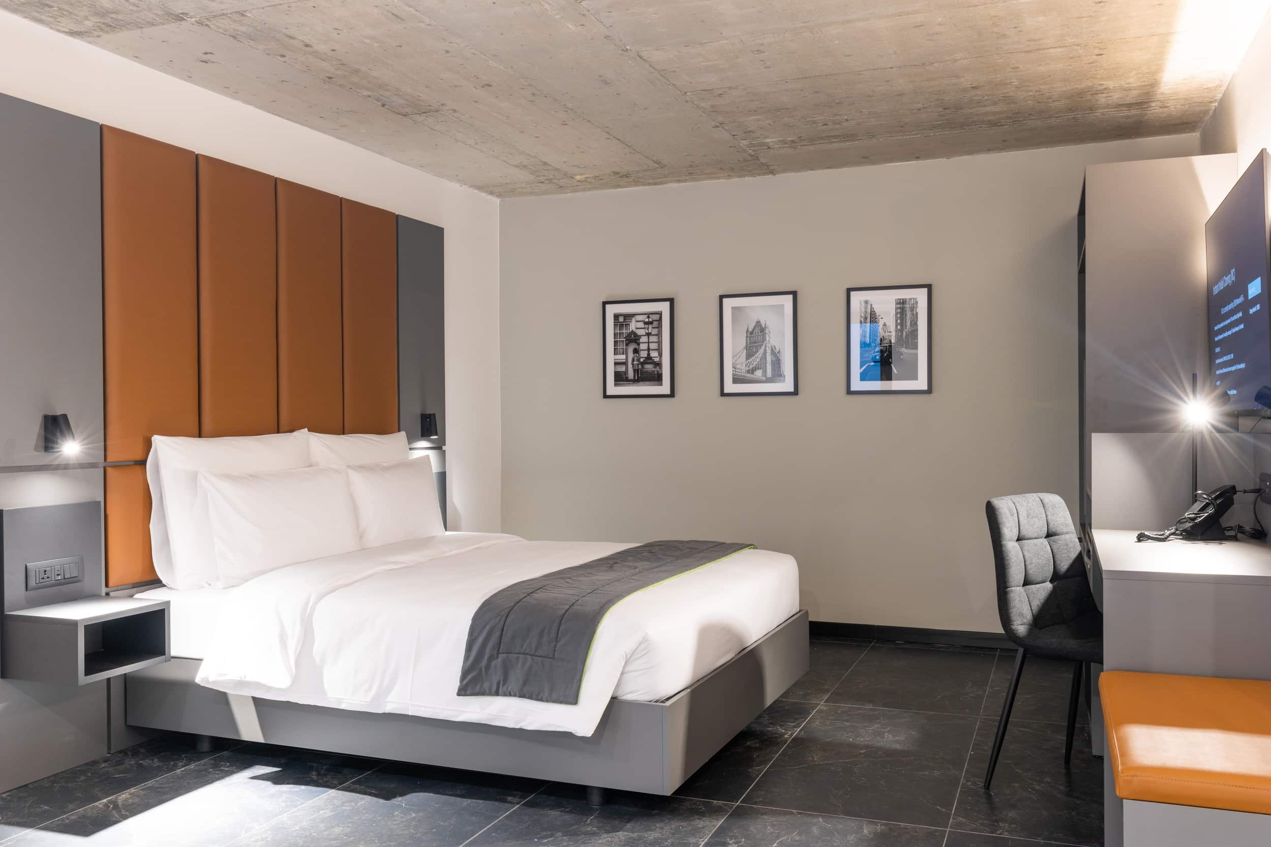 The Londoner Hotel Sliema-Standardna soba.jpg
