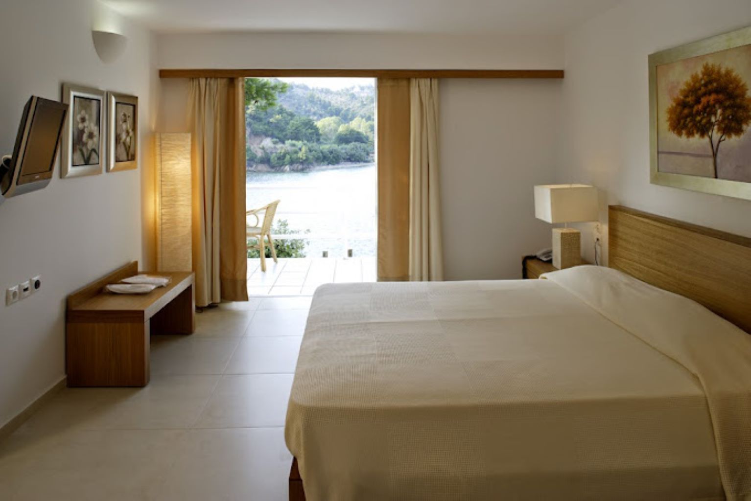 Cape Kanapitsa Hotel Suites-spavaća soba-.jpg