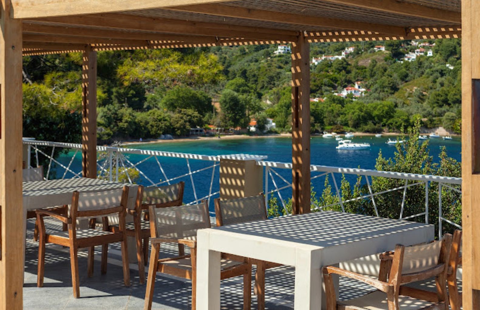 Cape Kanapitsa Hotel Suites-terasa-.jpg