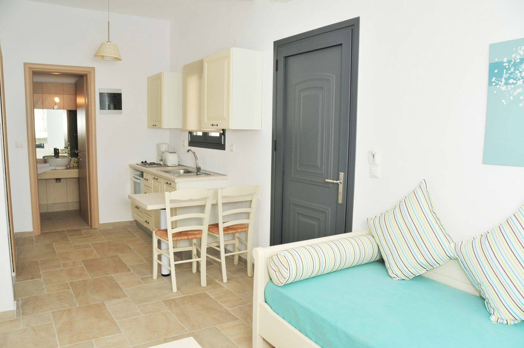 Kleopatra Villas-kuhinja-trpezariski sto.jpg