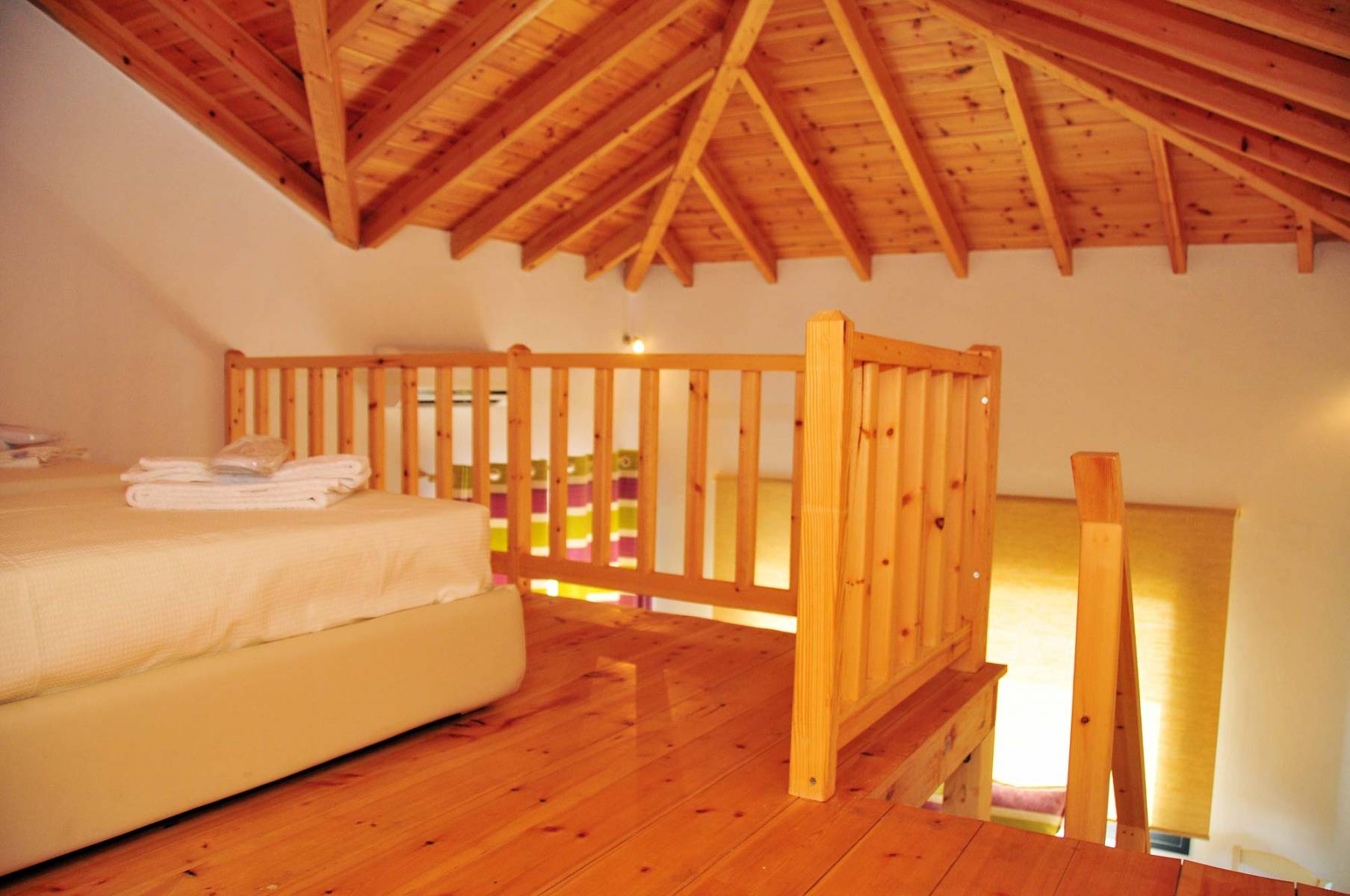 Kleopatra Villas-soba u potkrovlju.jpg