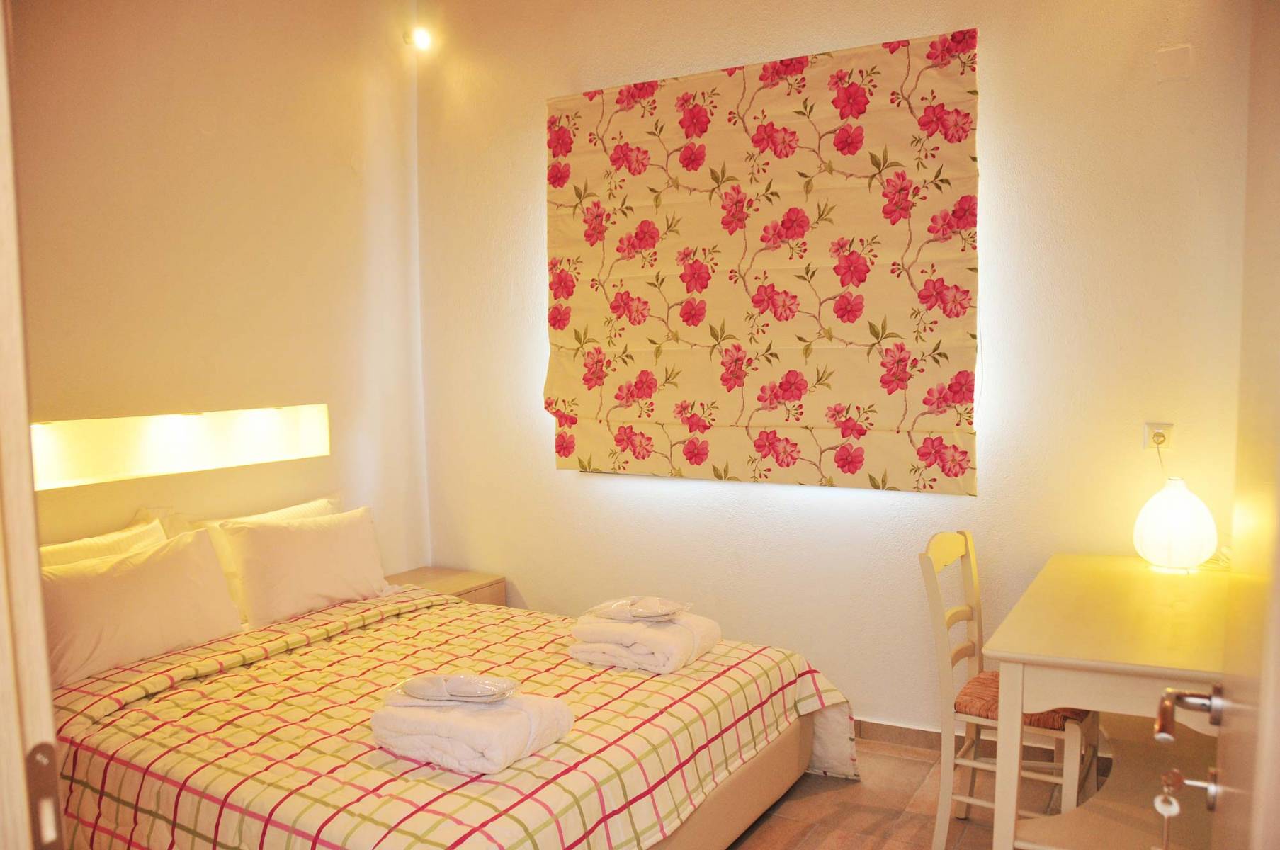 Kleopatra Villas-spavaća-soba-bračni-krevet.jpg