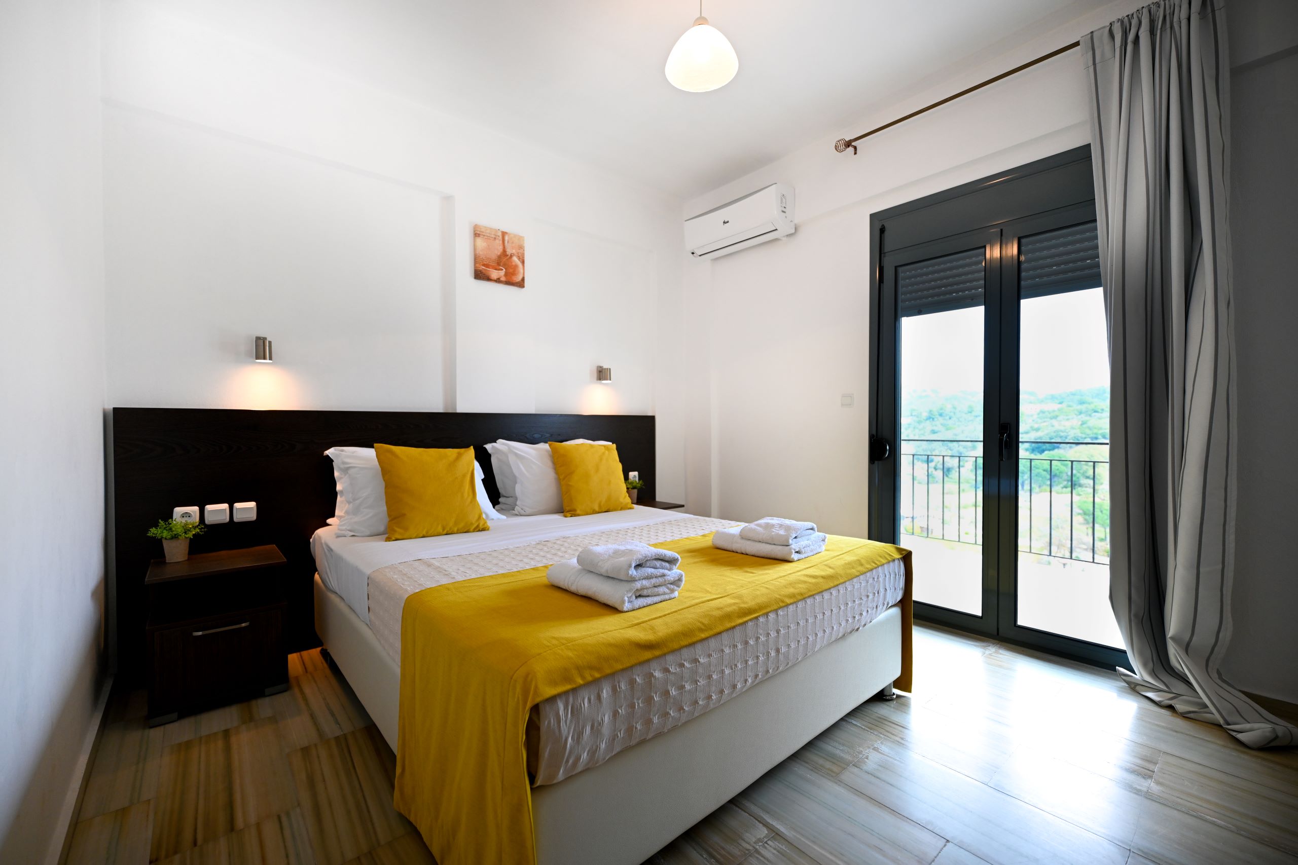 telis-hotel-spavaća-soba-krevet.jpg