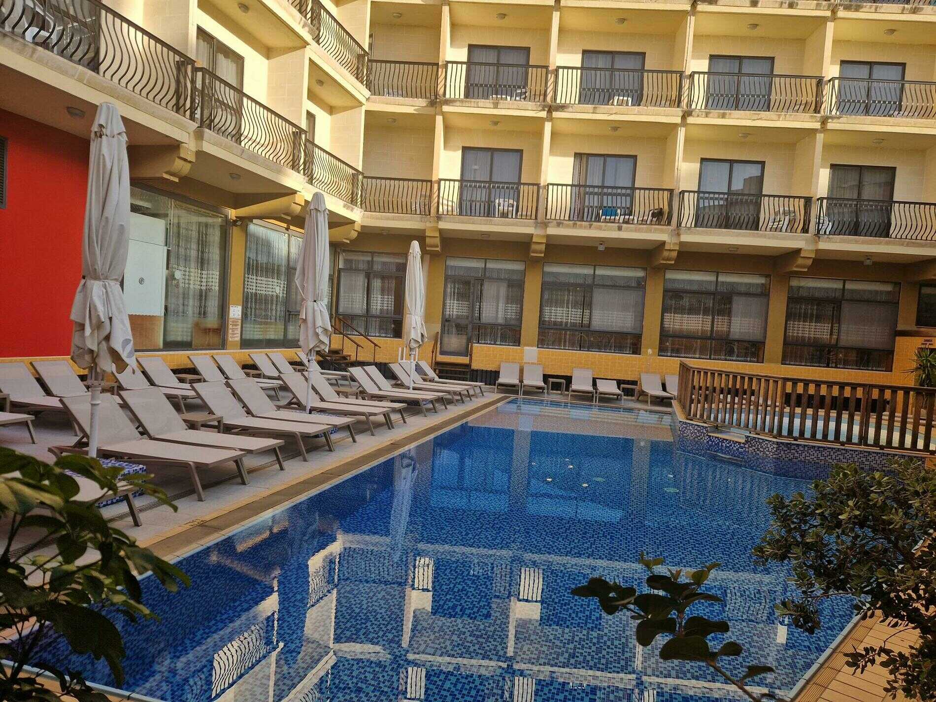Bella Vista Hotel-Bazen.jpg