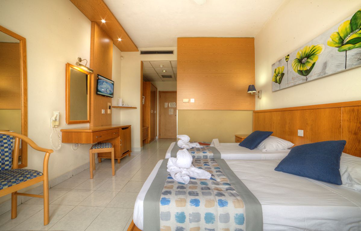 Hotel Bella Vista-Superior cetvorokrevetna soba.jpg