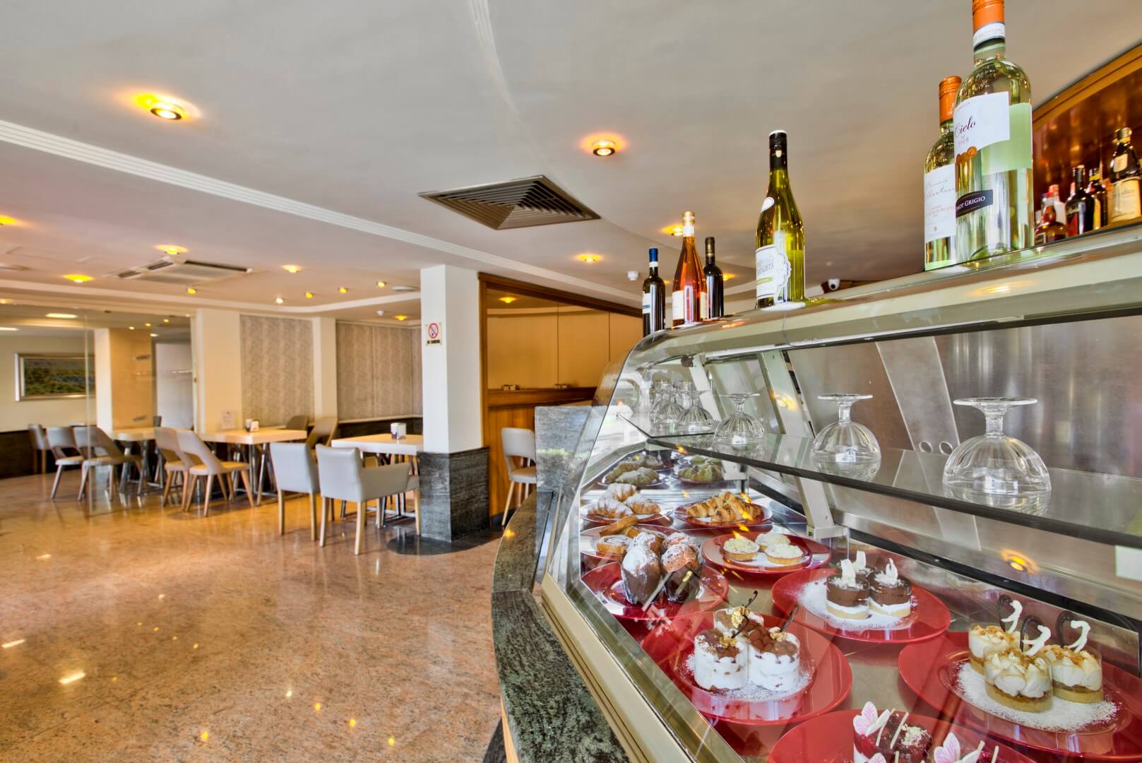 Hotel Santana-Lobby bar.jpg