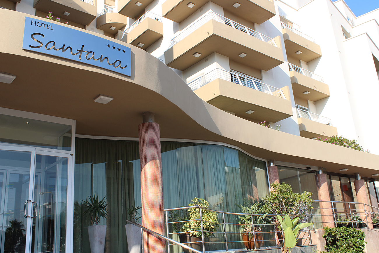 Santana Hotel-Ulaz u hotel.jpg