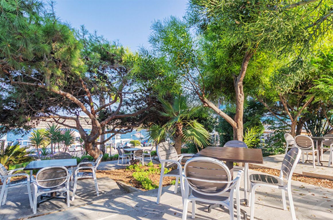 AX Sunny Coast Resort & Spa-Terasa bara.jpg