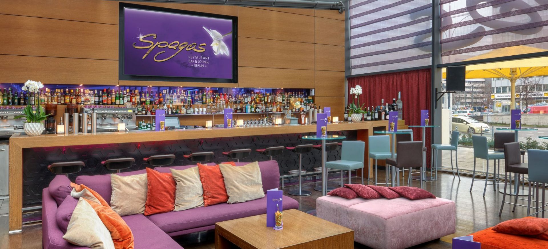 Park Inn by Radisson Berlin Alexanderplatz-Bar.jpg