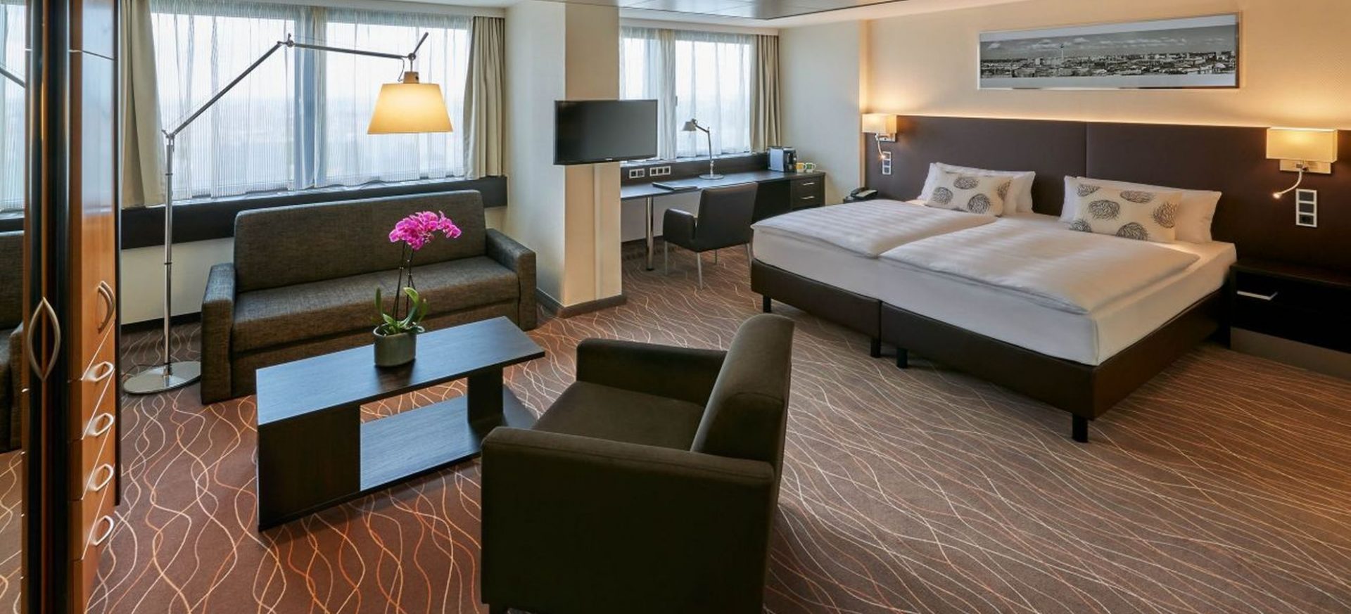 Park Inn by Radisson Berlin Alexanderplatz-Junior suite.jpg