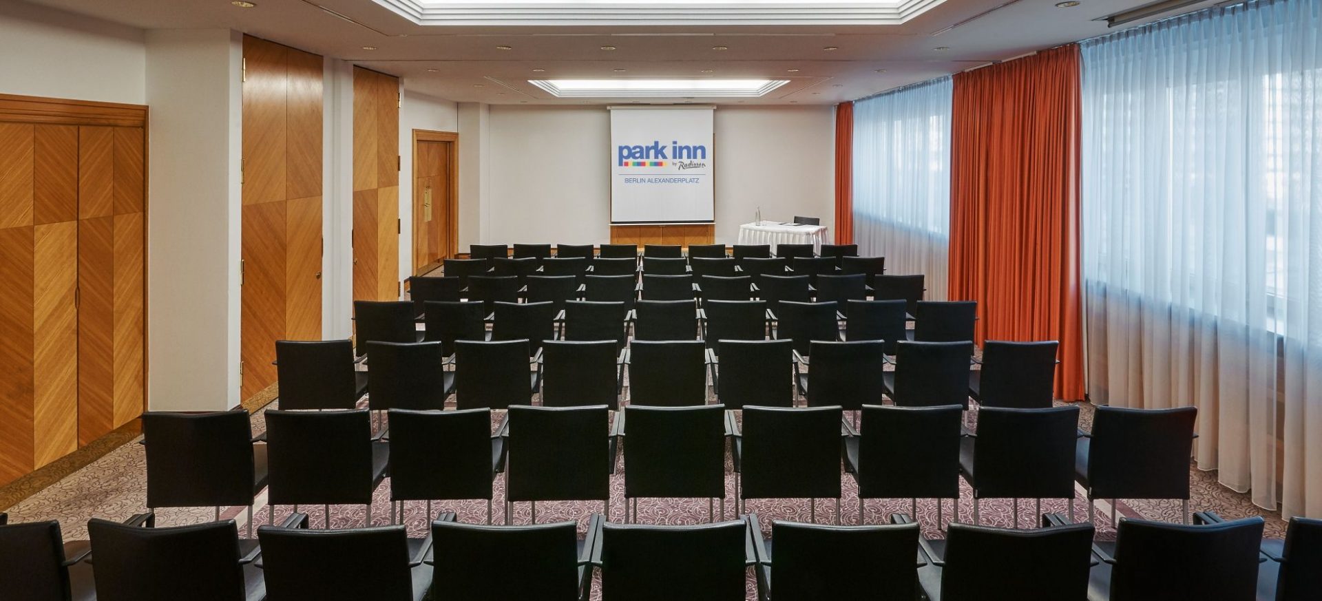 Park Inn by Radisson Berlin Alexanderplatz-Kongresna sala.jpg