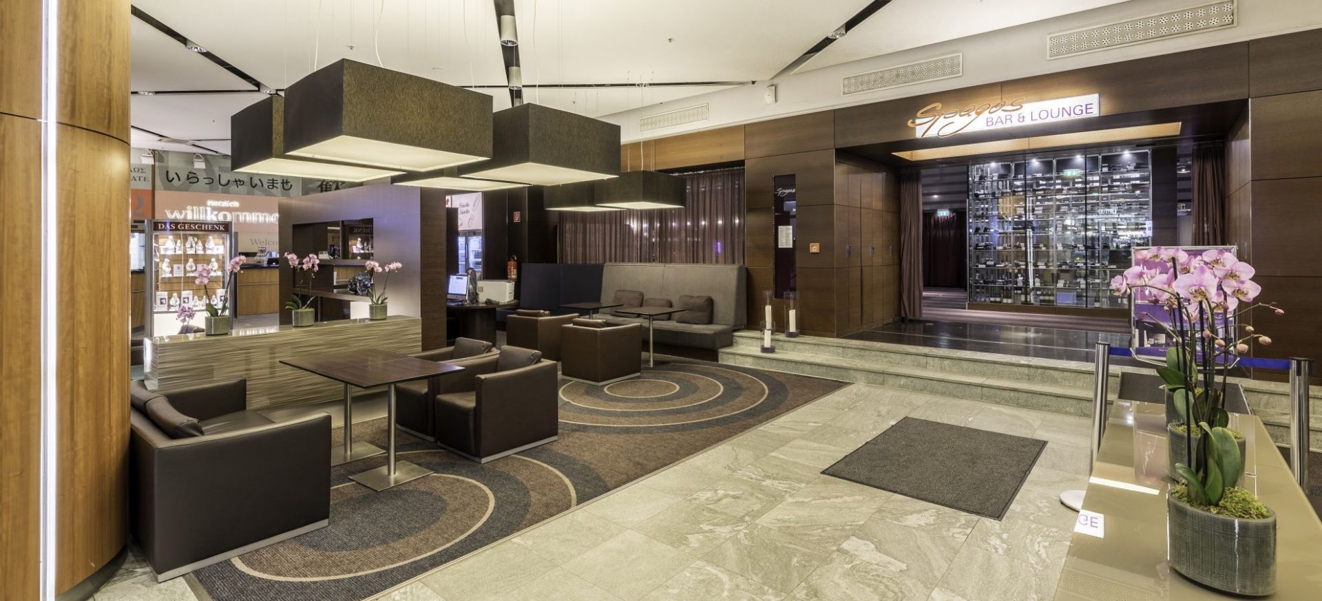 Park Inn by Radisson Berlin Alexanderplatz-Lobby.jpg