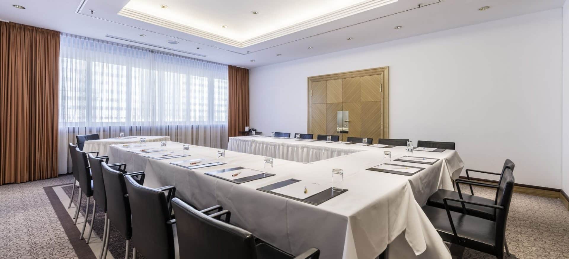 Park Inn by Radisson Berlin Alexanderplatz-Sala za sastanke.jpg