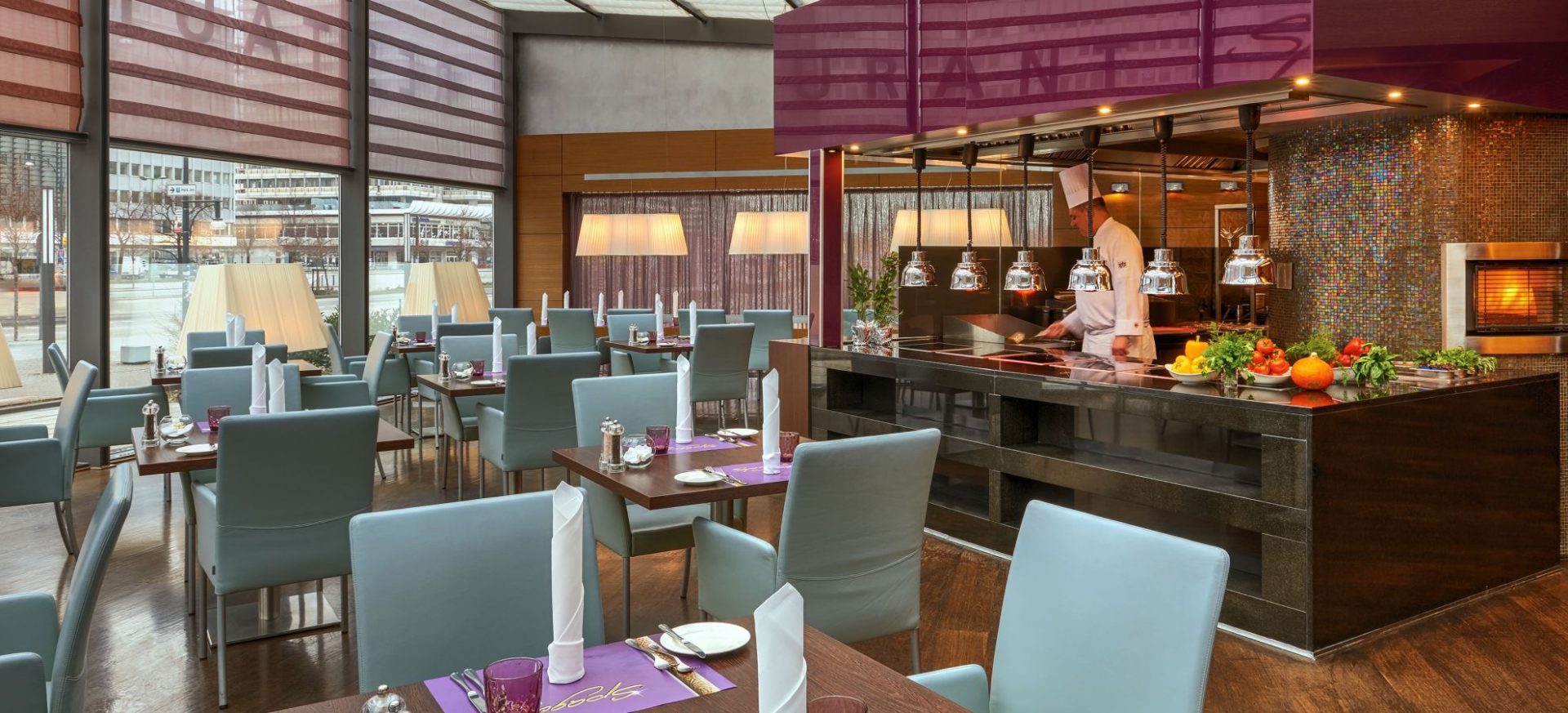 Park Inn by Radisson Berlin Alexaqnderplatz-Glavni restoran.jpg