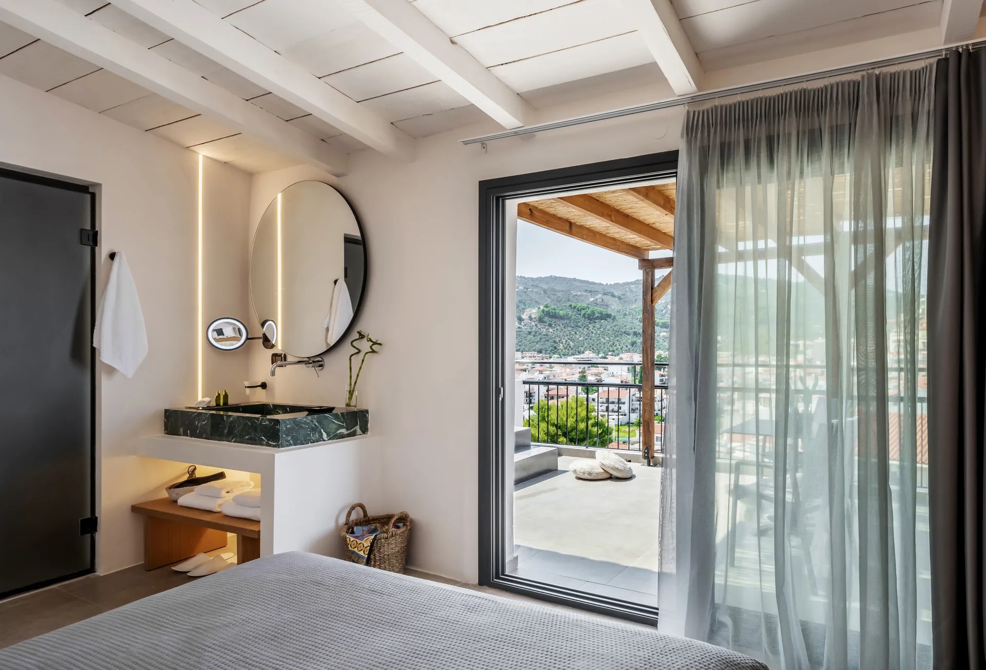 Lithos Suites Skiathos-Superior apartman sa saunom.jpg