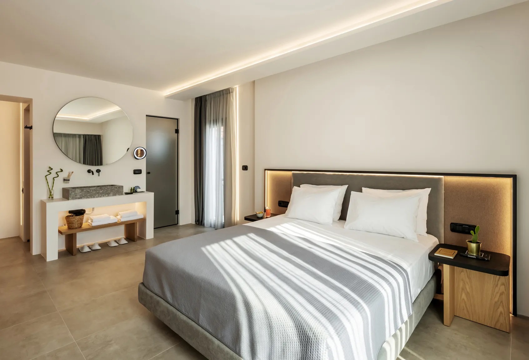 Neapolis 21 Suites-Deluxe Queen soba.jpg