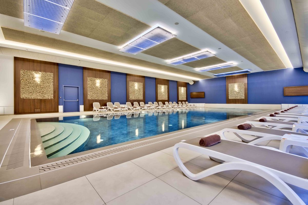 DoubleTree by Hilton Malta-Unutrasnji bazen.jpg
