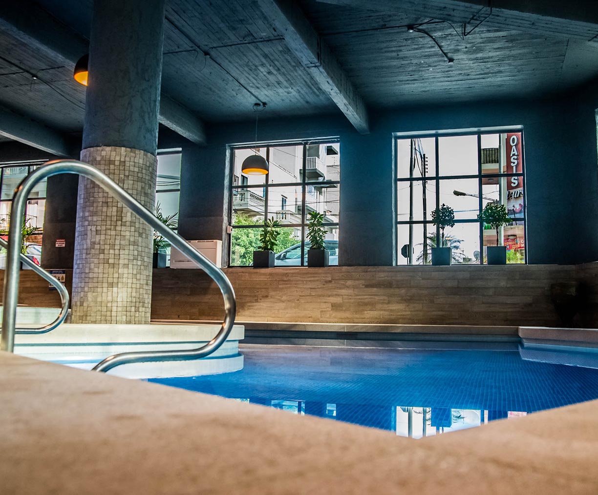Pebbles Resort Hotel-Unutrasnji bazen.jpg