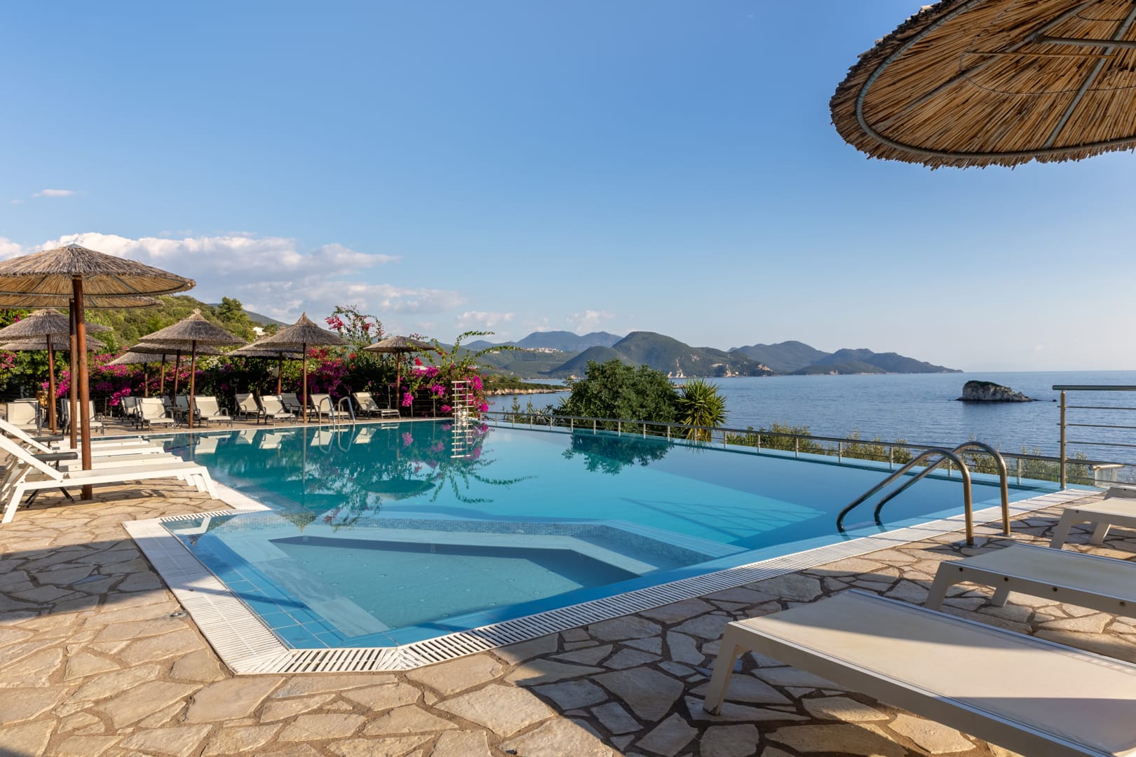 Costa Smeralda izgled bazena.jpg
