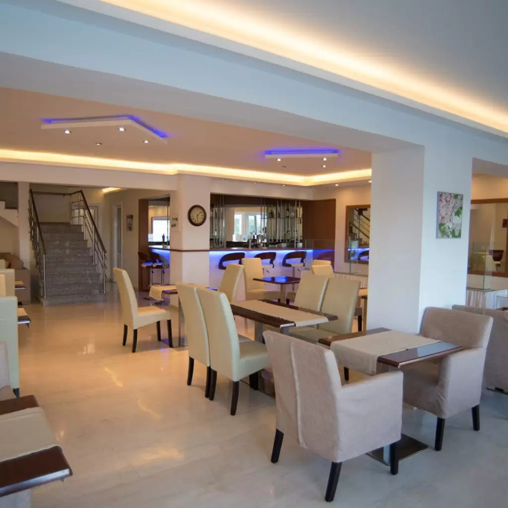 Oasis hotel Lefkada lobi bar.jpg