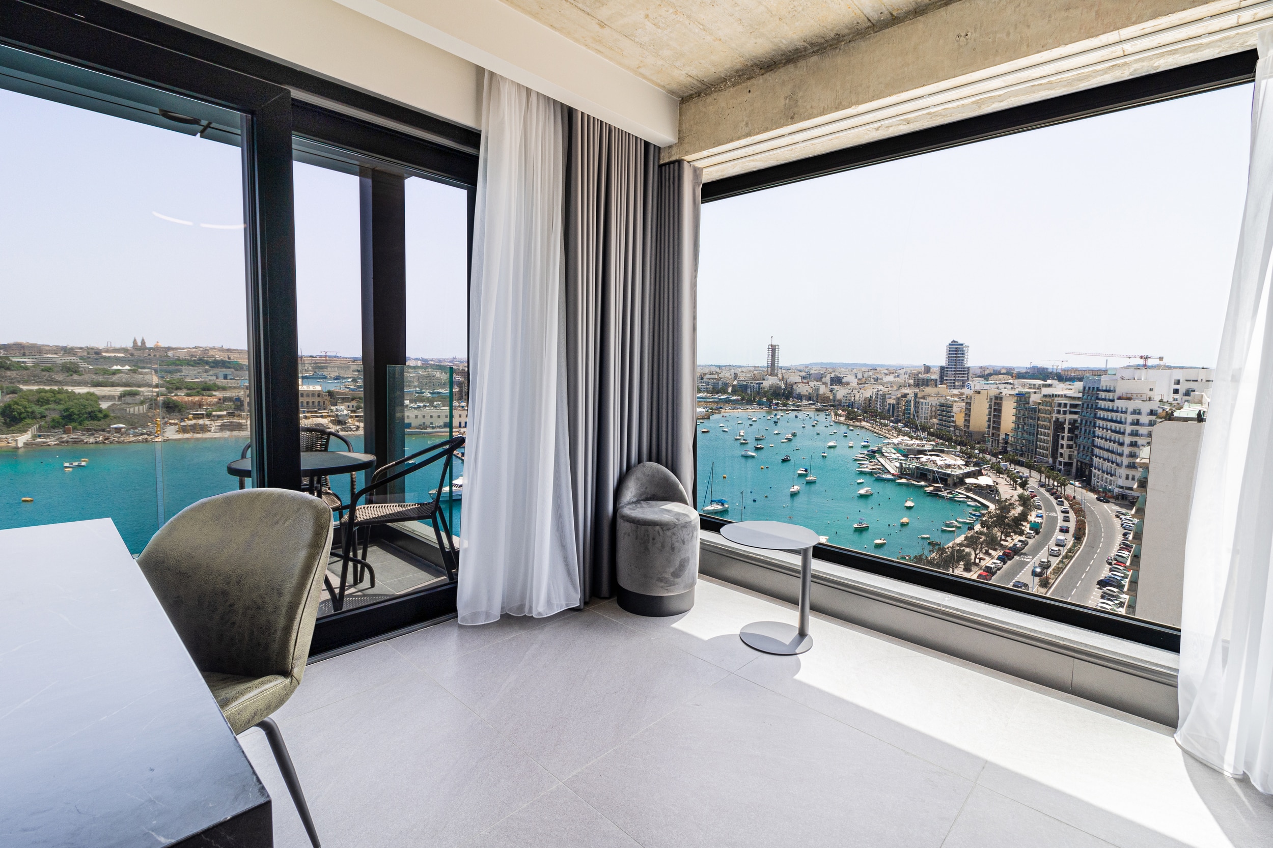 The Londoner Hotel St. Julian's-Executive pogled more.jpg