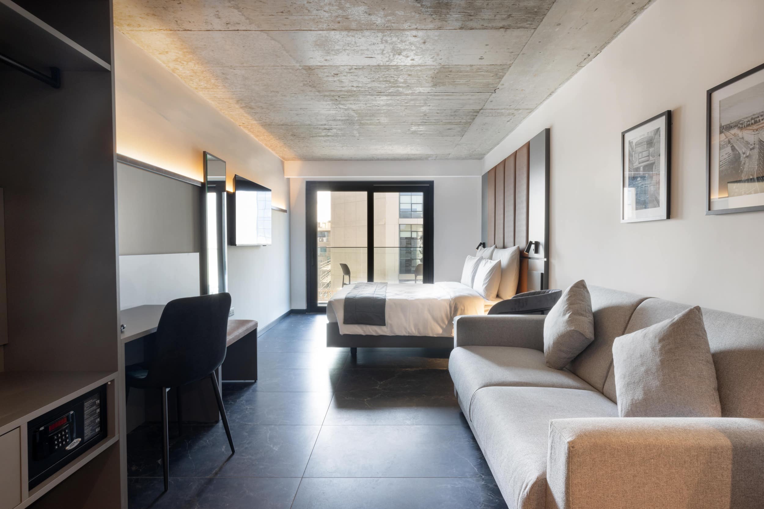 The Londoner Hotel St. Julian's-Executive soba.jpg
