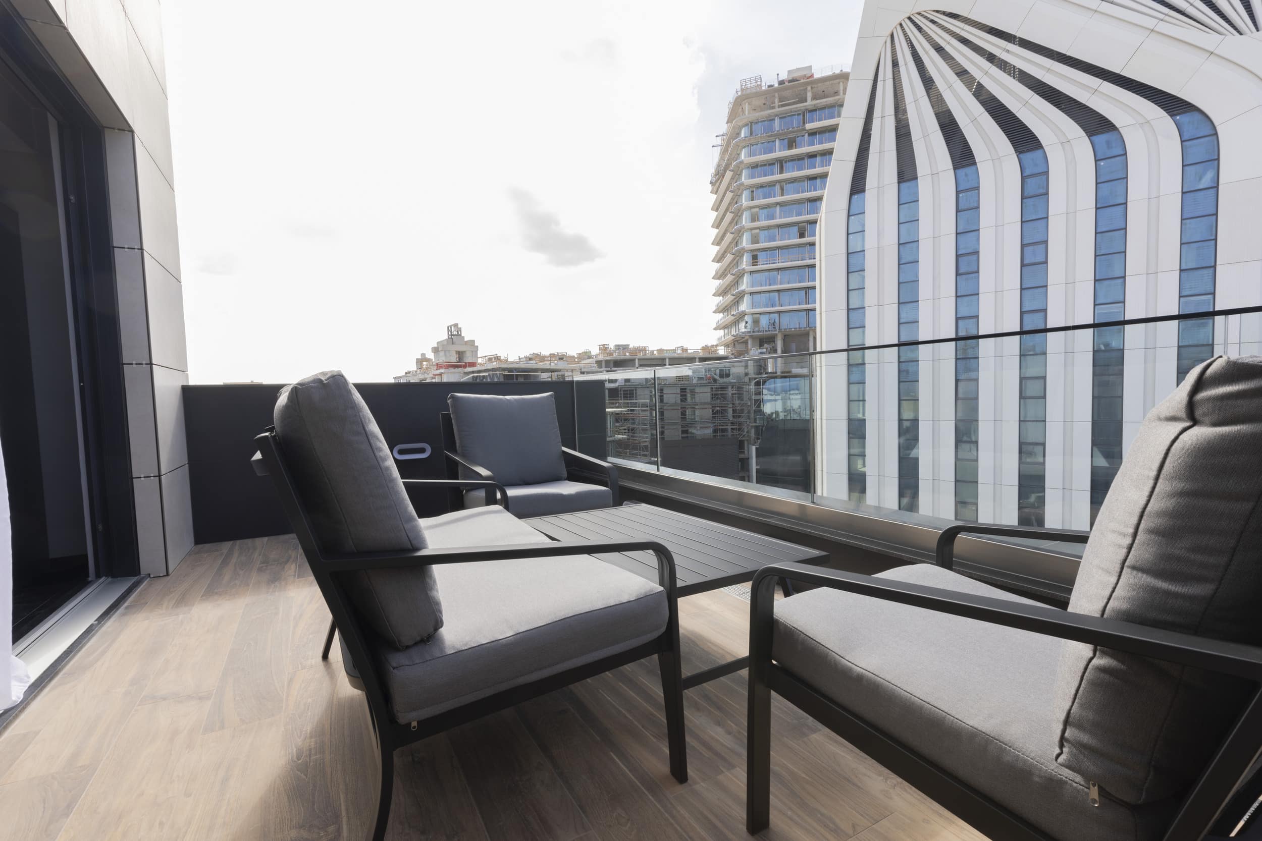 The Londoner Hotel St. Julian's-Terasa.jpg