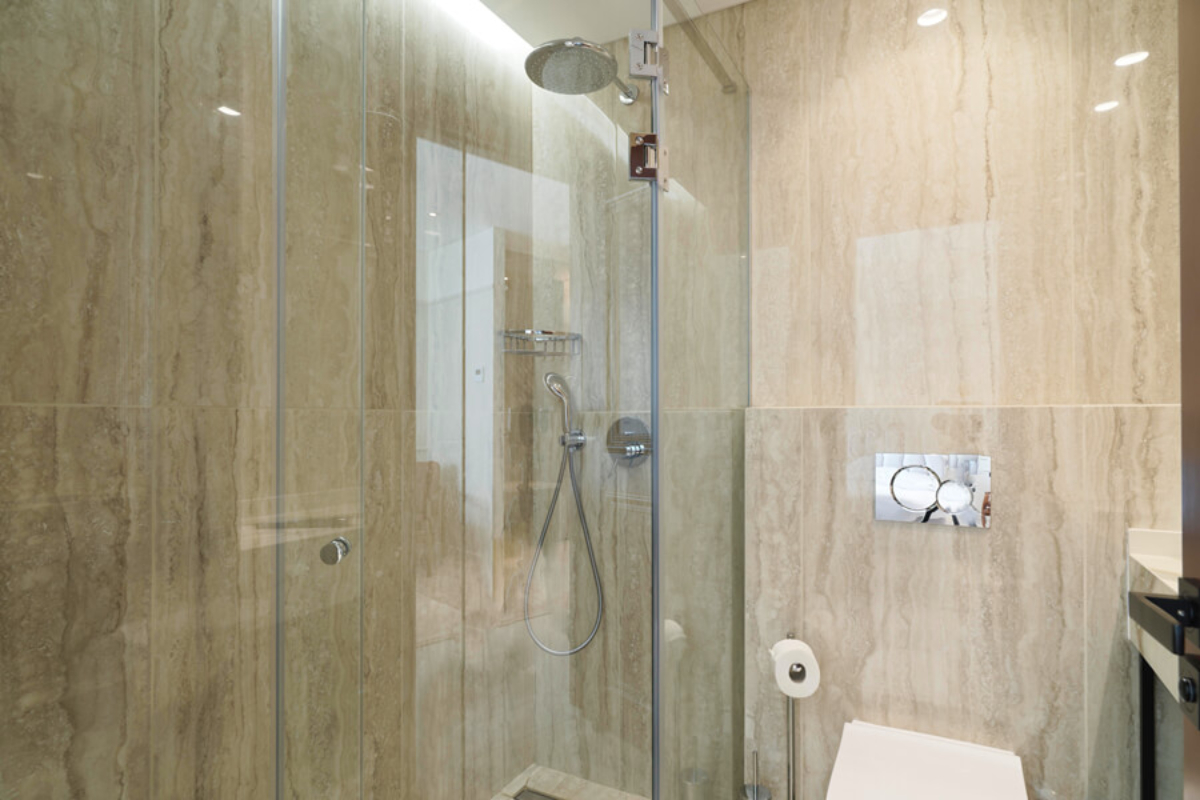 Liv Mackenzie Beach Suites kupatilo.jpg