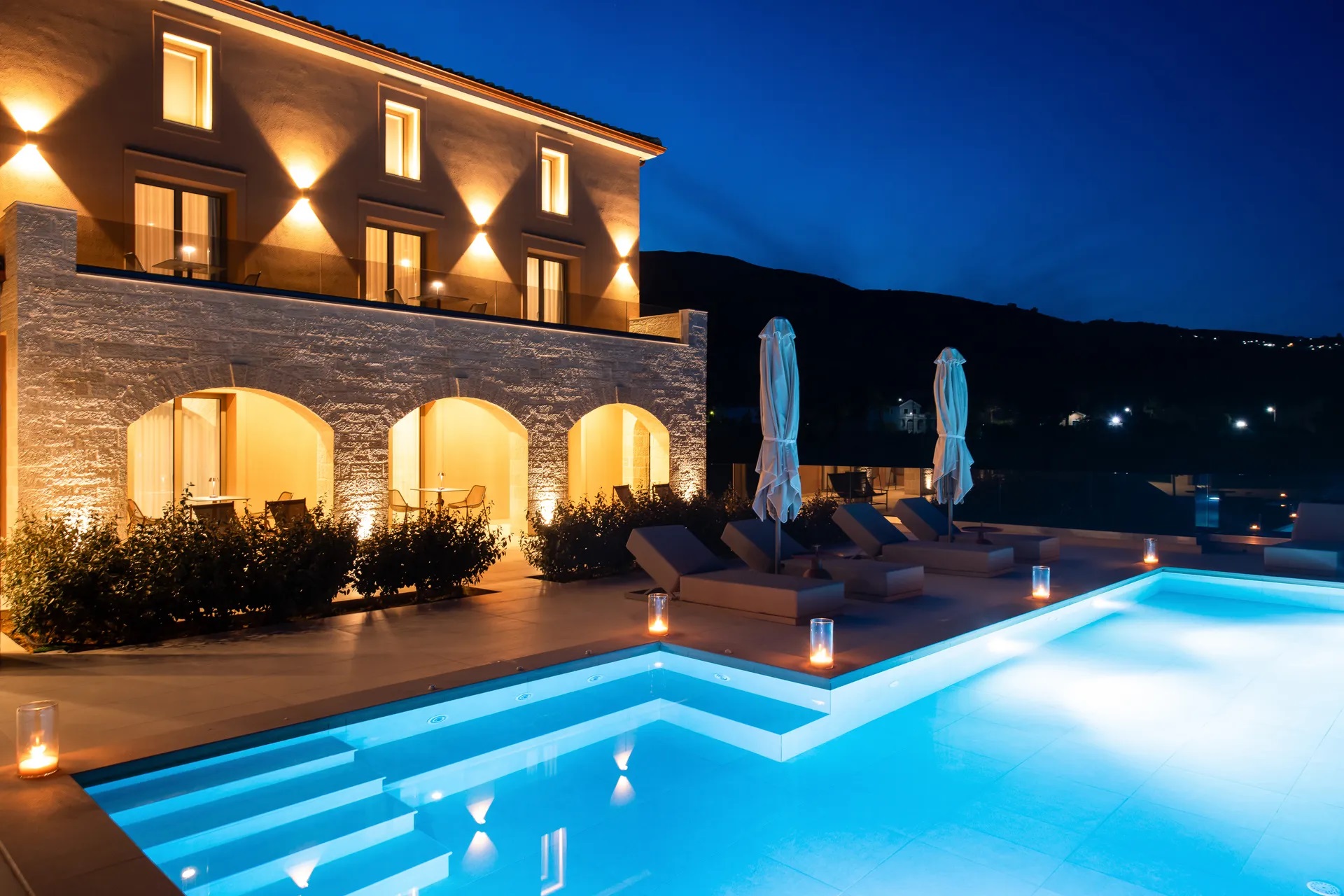 Reveli Suites Kefalonia-Nocni izgled.jpg