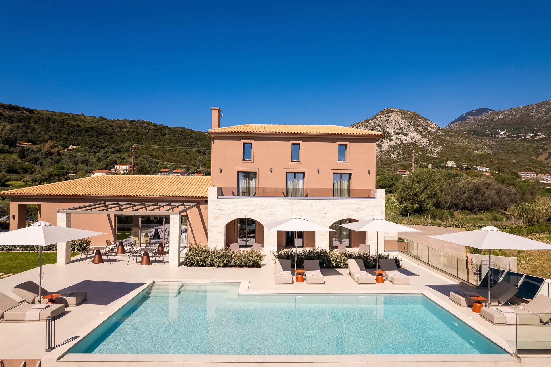Reveli Suites Kefalonia-Spoljasnji izgled.jpg