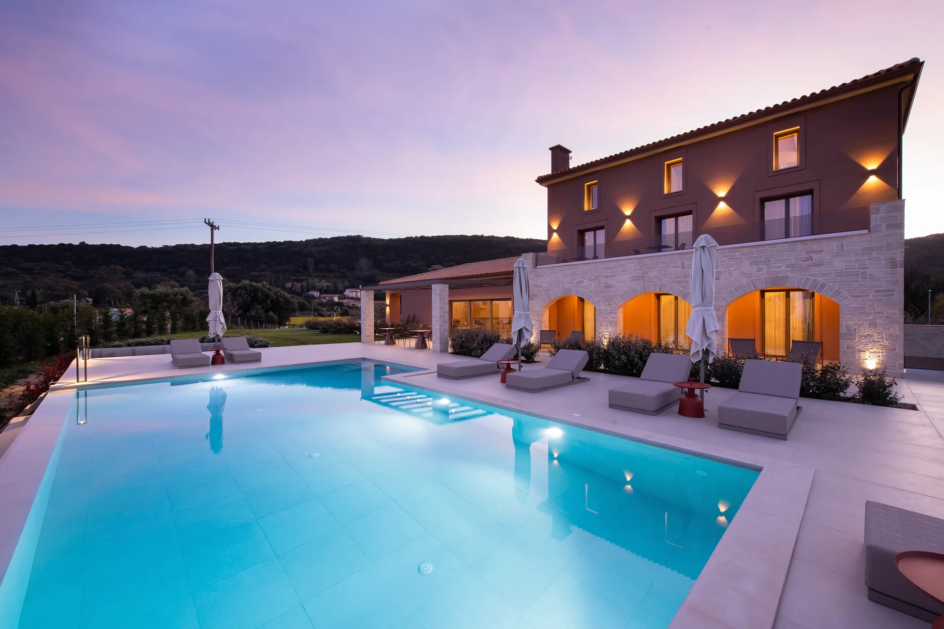 Reveli Suites Kefalonia-Zgrada hotela.jpg